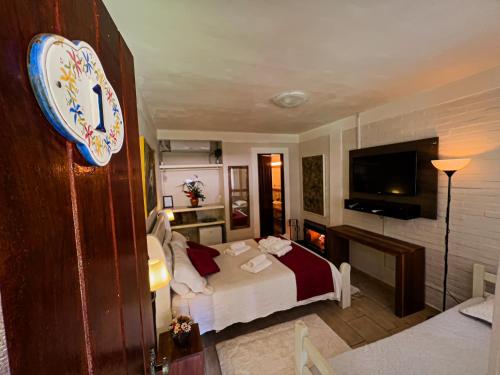 1 double bed, 1 twin bed