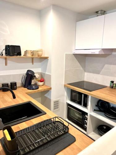 Konyha, Le Jeanne, appartement en duplex proche forteresse et centre ville in Chinon Városközpont