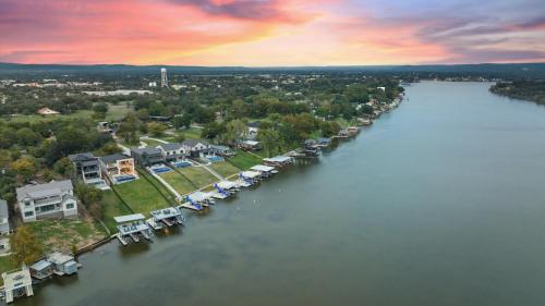 Luxe Lakefront Haven New Listing Promos Available thumb 4