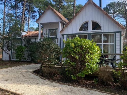Villa (8 Adults) image 10