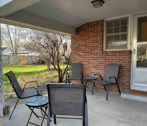 Come And Relax At The Porter House! *KING BEDS* in Knoxville, USA
