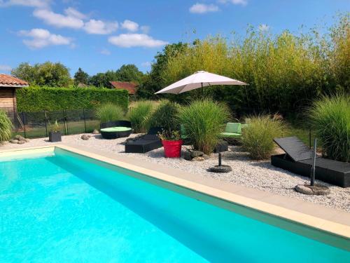 Gîte en Lot-et-Garonne avec piscine et jardin de 6000m2