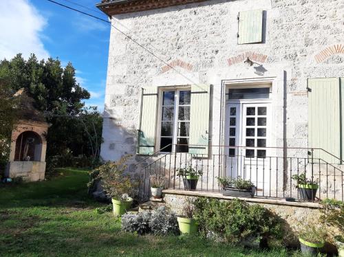 Gîte en Lot-et-Garonne avec piscine et jardin de 6000m2