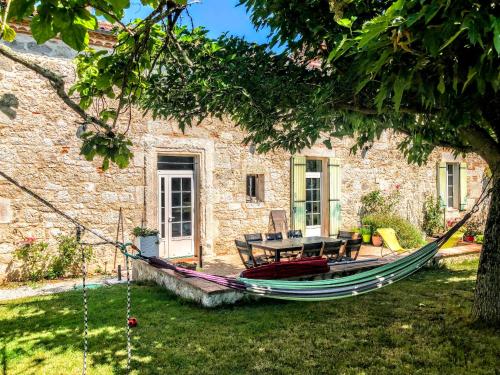 Gîte en Lot-et-Garonne avec piscine et jardin de 6000m2