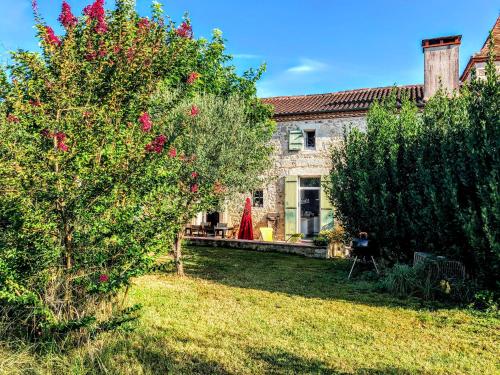 Gîte en Lot-et-Garonne avec piscine et jardin de 6000m2