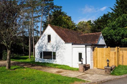 The White Cottage at Gildridge + Private Hot Tub+EV