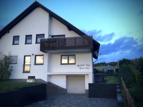 Modernes 2,5 Zimmer Apartment in Eppelborn, privater Eingang, eigener Parkplatz und Terrasse, Deine Ferienwohnung in Eppelborn mitten im Herzen des Saarlandes