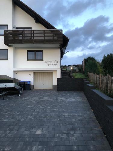 Modernes 2,5 Zimmer Apartment in Eppelborn, privater Eingang, eigener Parkplatz und Terrasse, Deine Ferienwohnung in Eppelborn mitten im Herzen des Saarlandes