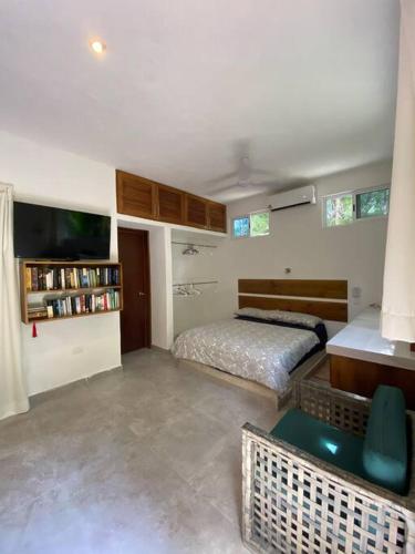 Cozumel Island - Cozy & Romantic Jungle Bungalow - WIFI/Netflix in Cozumel, Mexico