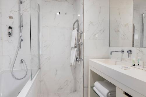 Le 7 Eiffel Hotel - image 2