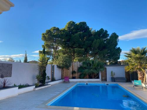Magnifique villa individuelle climatisée 4 chambres avec piscine 11 m 5m - Location, gîte - Sérignan