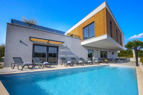 Luxury Villa Sicenta