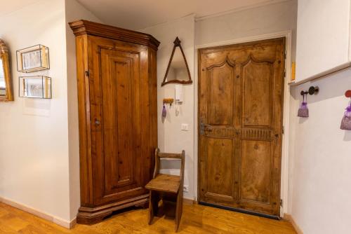 Spacious and bright flat close to the beach : heart of old Nice - Tap to explore photos