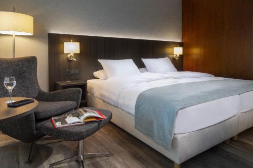 Maritim Hotel Bremen - image 2