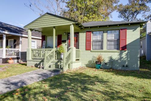 Savannah Home with Yard about 3 Mi to Downtown!