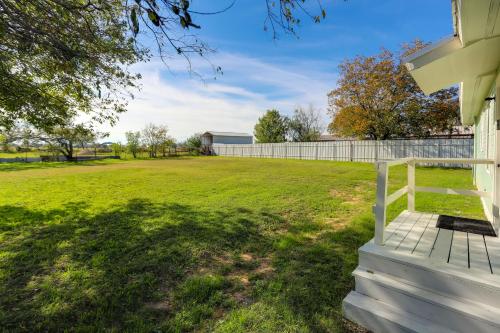 Updated Comanche Home with Country Views!