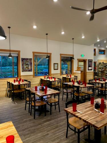 McKinley Creekside Cabins - 레스토랑
