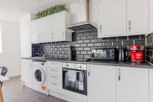 Boutique Vertigo Apartment Central Kingston London - image 9
