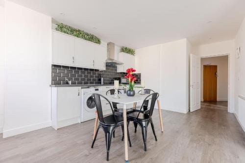 Boutique Vertigo Apartment Central Kingston London - image 6