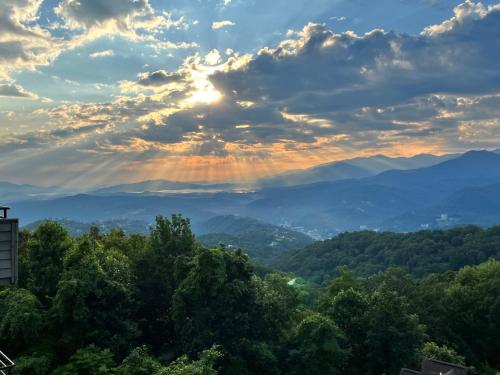 Comfy Condo With Amazing View of Gatlinburg and the Smokies