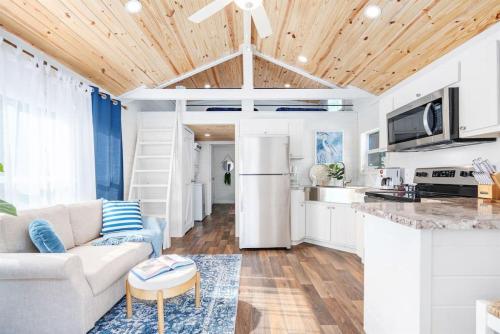 廚房, 4 Heron Haus, Luxury Tiny House, Pet Friendly, Mins to Downtown Guntersville in 崗特斯維爾 (AL)