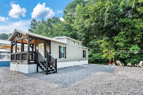 3 Bearly Working Luxury Tiny House Firepit Mins to Lake Guntersville