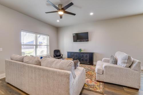 Modern Springdale Home 13 Mi to Fayetteville! in Springdale, USA