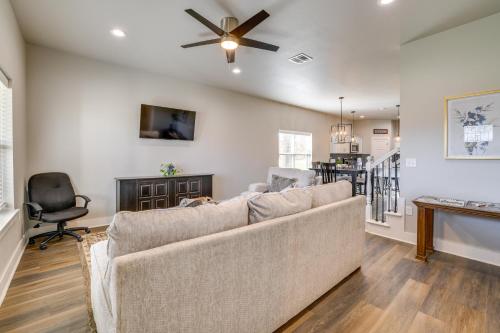Modern Springdale Home 13 Mi to Fayetteville! in Springdale, USA