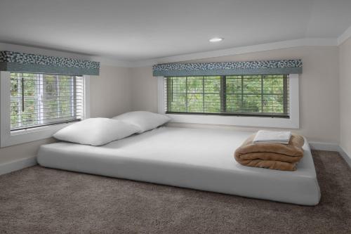 2 bedrooms, 4 beds