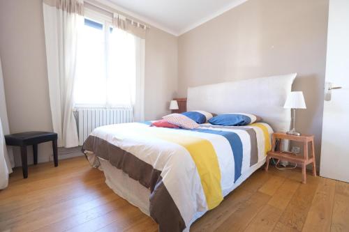 Beautiful vacation rental with private pool in the heart of the city of Avignon, sleeps 8. Beautiful vacation rental with private pool in the heart of the city of Avignon, sleeps 8.