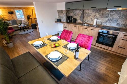 Konyha, Torwärterhaus mit Geschichte (Torwarterhaus mit Geschichte) in Neubulach