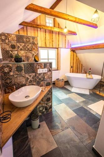 Fürdőszoba, Torwärterhaus mit Geschichte (Torwarterhaus mit Geschichte) in Neubulach