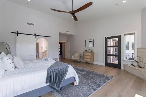 7 bed Scottsdale Villa Heated Pool and Spa Golf detail