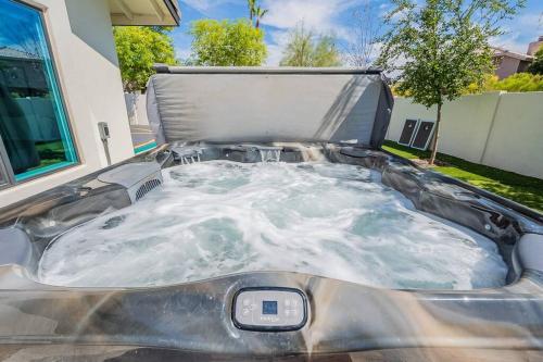7 bed Scottsdale Villa Heated Pool and Spa Golf detail