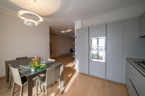 virtuve, VILLA La N ° 1 - Spacious & Modern in Ome