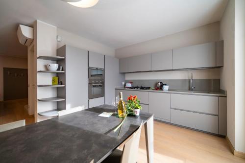 virtuve, VILLA La N ° 1 - Spacious & Modern in Ome