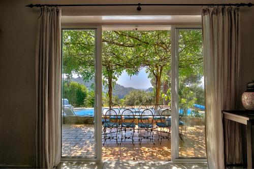 Villa Provençale avec 2 maisons d'amis ,piscine ,Jacuzzi ,vue mer (Villa Provencale avec 2 maisons d'amis ,piscine ,Jacuzzi ,vue mer) in La Roquette-sur-Siagne