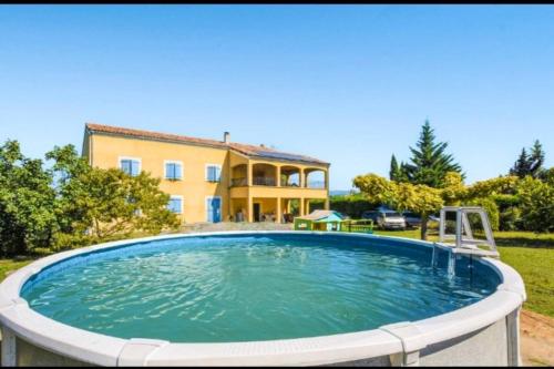 Maison de 4 chambres avec piscine privee jardin clos et wifi a Baix