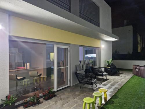 Kert, Mikaela Guest House 2 in Odivelas