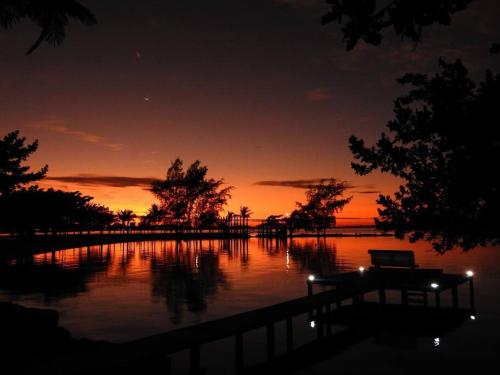 Um sonho de casa frente à laguna (Um sonho de casa frente a laguna) in บัลเนียริโอ ดาส กอนชาส