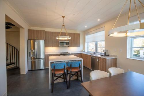 507691938 The Holbrook Hotel