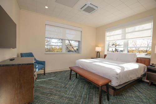 507691955 The Holbrook Hotel