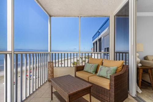 Welcome to Beach Villas # 704 - Updated Top Floor Gulf Front & Sunsets - Rental 250 Estero Blvd cond