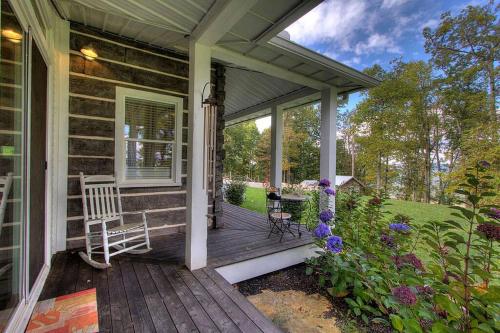 5BD, 5 Bath - Mountaintop Mansion in the Sky in Tellico Plains, USA
