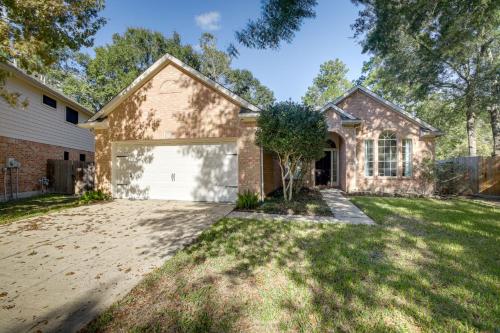 Humble Home with Game Room, Near Deerbrook Mall! in Kingwood