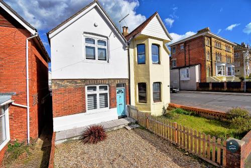 Three-Bedroom House image 2