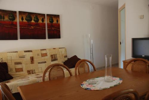 Three-Bedroom Apartment 3 room in Apartaments Ocean Canada