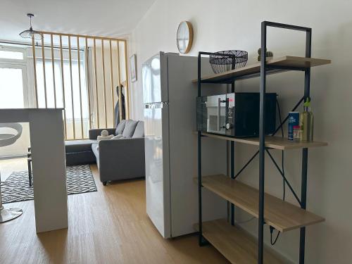 廚房, ღ Hubble • Au cœur de Saintes, Spacieux & Wifi in 聖特斯