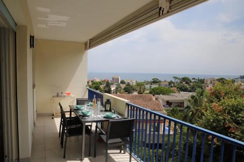 Spacious apartment with balcony and sea view - Location saisonnière - Antibes
