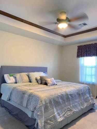 Spacious Oasis - 4 BDRM Top Luxury Home in Edmond! in Edmond, USA